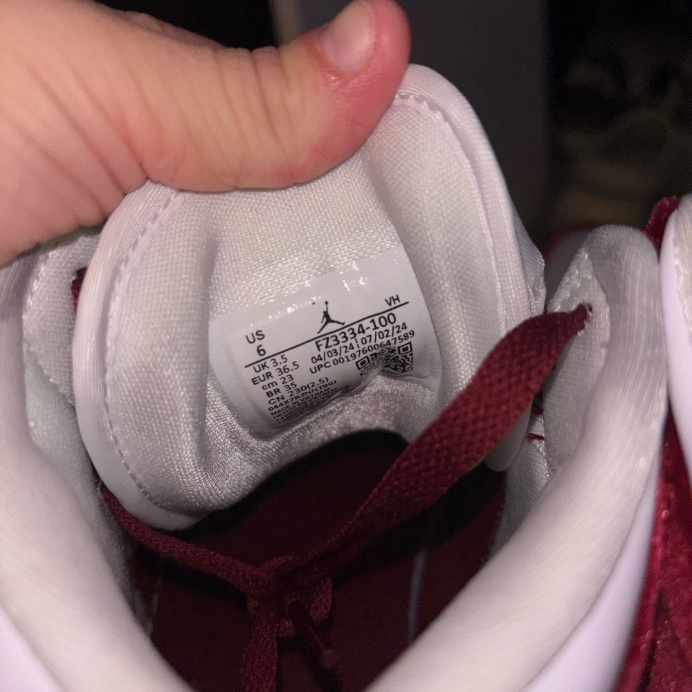Nike Air Jordan - Red and White - Picture 4 of 7